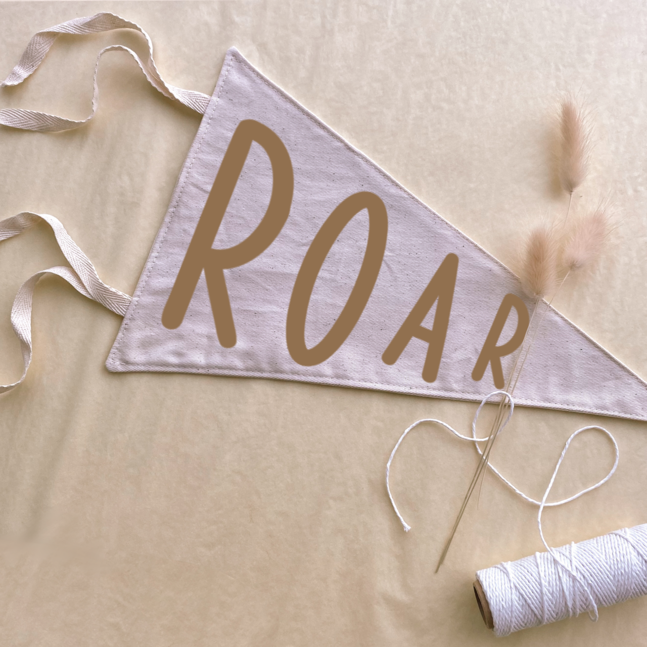 Roar tie up pennant flag / wall hanging