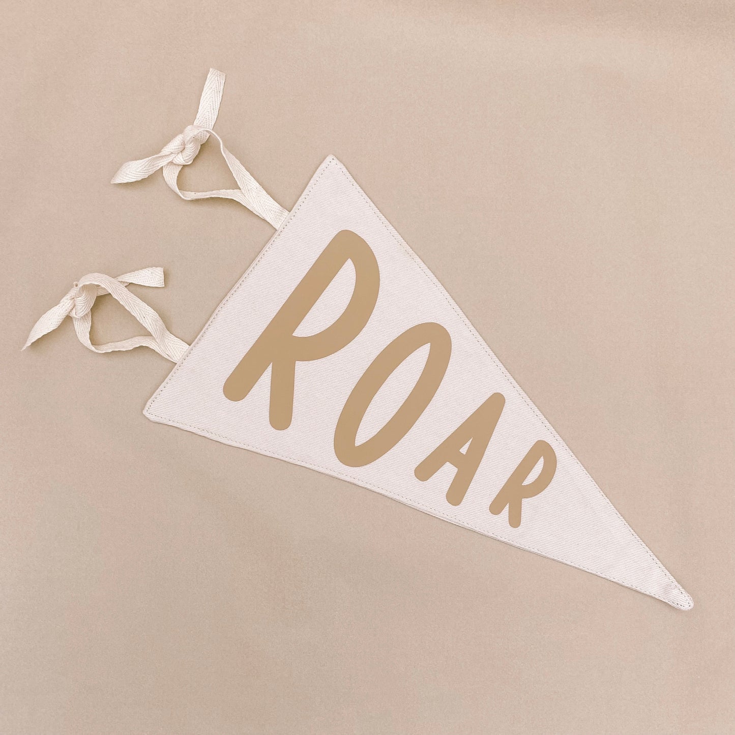 Roar tie up pennant flag / wall hanging