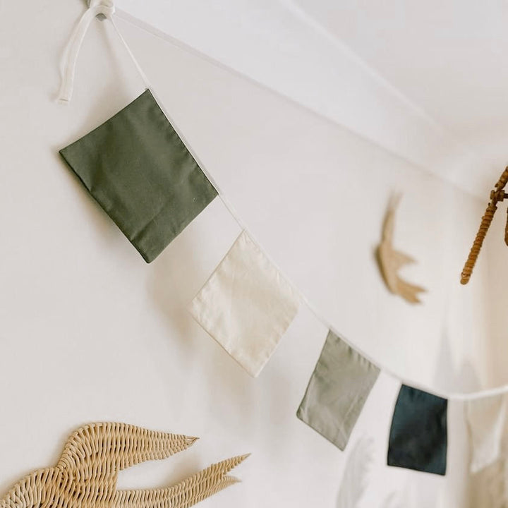 Green square kids bunting. Boys wall bunting. Green garland. Green square playroom bunting. Green and black garland. wall flags. Green wall decor. Boys Nursery bunting. Boys nursery garland. Nursery wall decor. Green nursery flags. Boys bedroom decor. Boys green and black bunting. Skater vibes boys decor. safari decor. jungle bedroom decor.