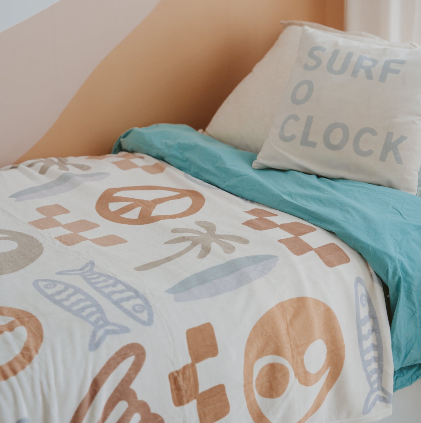 Easy Days plush blanket. Boys coastal blanket. Surf kids blanket. Boys bedroom decor. Coastal boys bedroom styling. Kids surf bedroom decor. Beachy boys room. Boys reading nook decor. Plush kids throw blanket. Boys bedding Australia. Coastal kids decor. Boys snuggle blanket. Rental friendly kids decor. Boys room inspo. Surfy bedroom styling.
