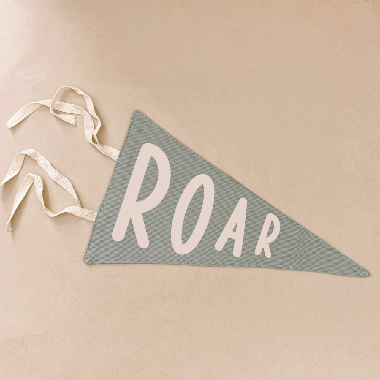 Roar tie up pennant flag / wall hanging