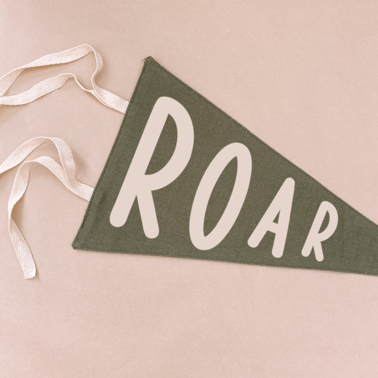 Roar tie up pennant flag / wall hanging