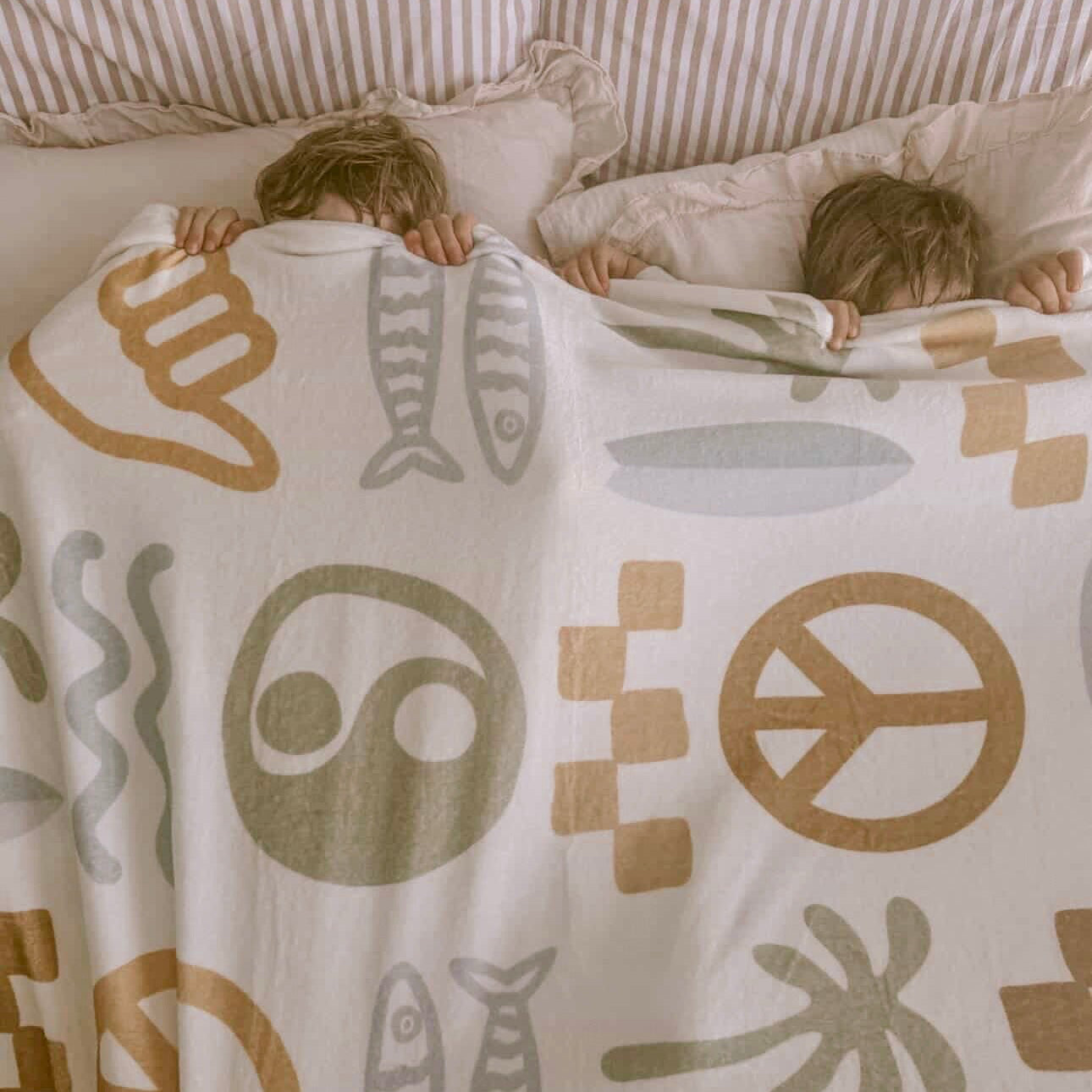 Easy Days plush blanket. Boys coastal blanket. Surf kids blanket. Boys bedroom decor. Coastal boys bedroom styling. Kids surf bedroom decor. Beachy boys room. Boys reading nook decor. Plush kids throw blanket. Boys bedding Australia. Coastal kids decor. Boys snuggle blanket. Rental friendly kids decor. Boys room inspo. Surfy bedroom styling.